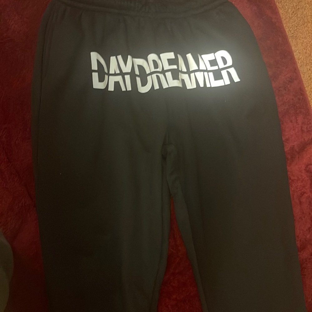 DAYDREAMER REFLECTIVE SWEATS